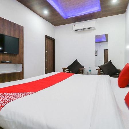 Oyo Flagship Hotel Ambani Zirakpur Exterior foto