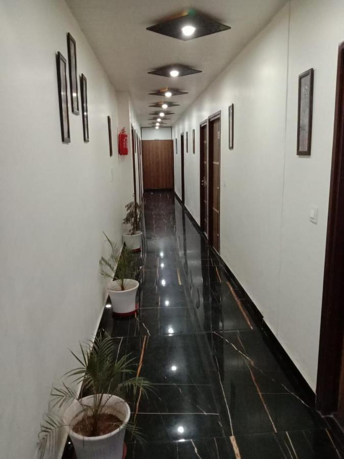 Oyo Flagship Hotel Ambani Zirakpur Exterior foto